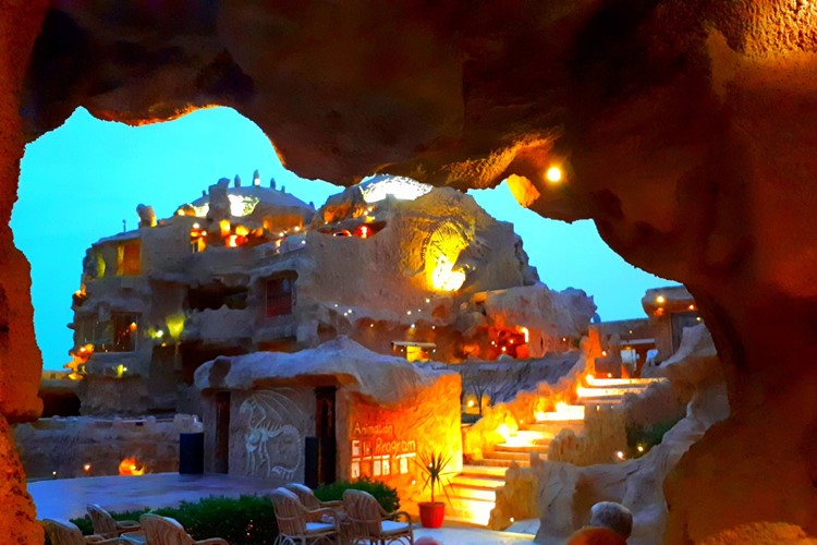 caves-beach-resort-hurghada (1)
