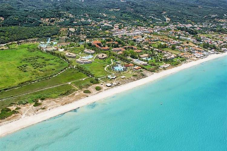 01-costa-botanica-luxury-beach-front-resort-corfu-island_72dpi (1)
