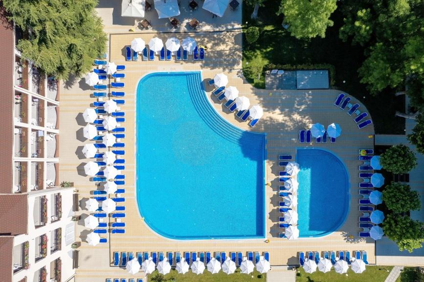 hotels-bulharsko-oblast-burgas-slunecne-pobrezi-asteria-family-sunny-beach-pool_dron