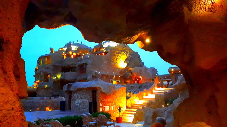 caves-beach-resort-hurghada (1)
