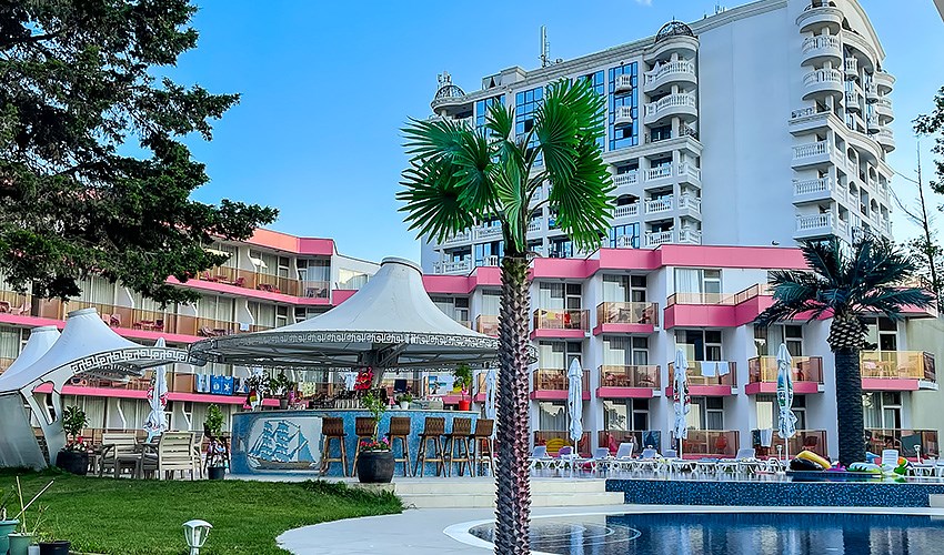 Flamingo-beach-hotel-1