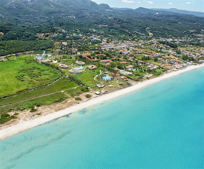 01-costa-botanica-luxury-beach-front-resort-corfu-island_72dpi (1)