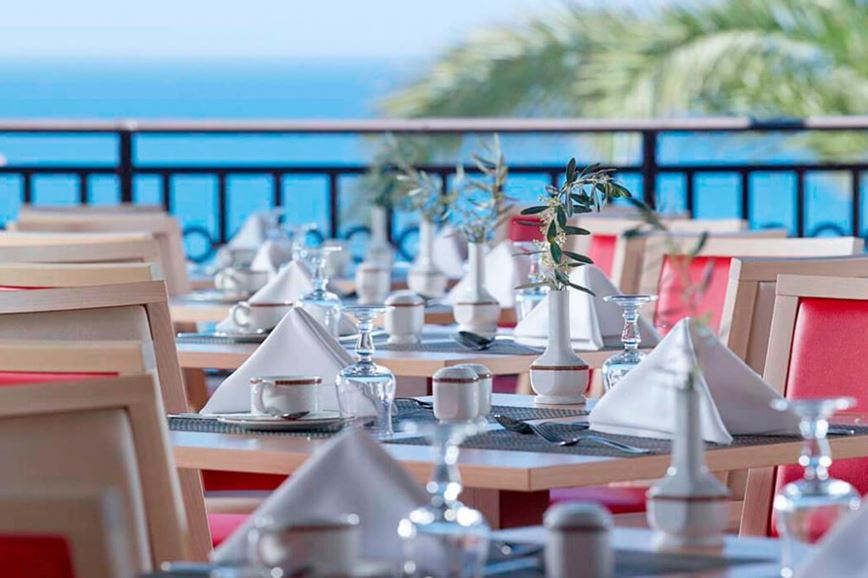 www-cz-hotels-43-70-1329-grecja-rodos-helea-family-beach-resort-restauracja-glowna-na-tarasie