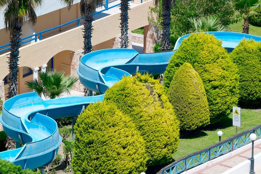 www-cz-hotels-43-70-1329-grecja-rodos-helea-family-beach-resort-widok-na-zjezdzalnie